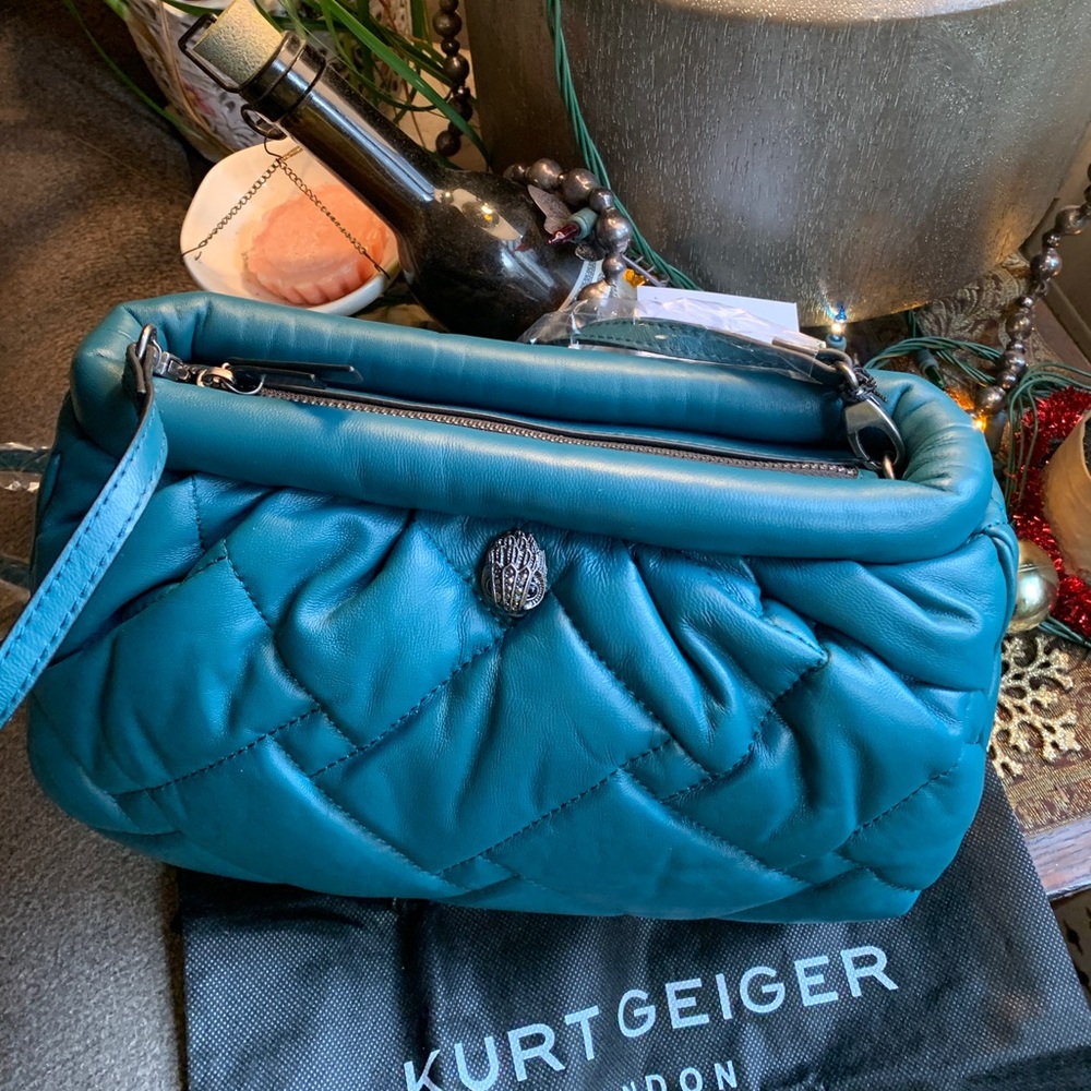 SOLD⛔️Authentic KURT GEIGER LONDON QUILTED LEATHER CONVERTIBLE TOP ZIP CLUTCH - Picture 5 of 16